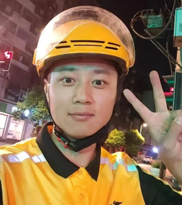 遂宁市纪委回应“公职人员兼职送外卖”：已