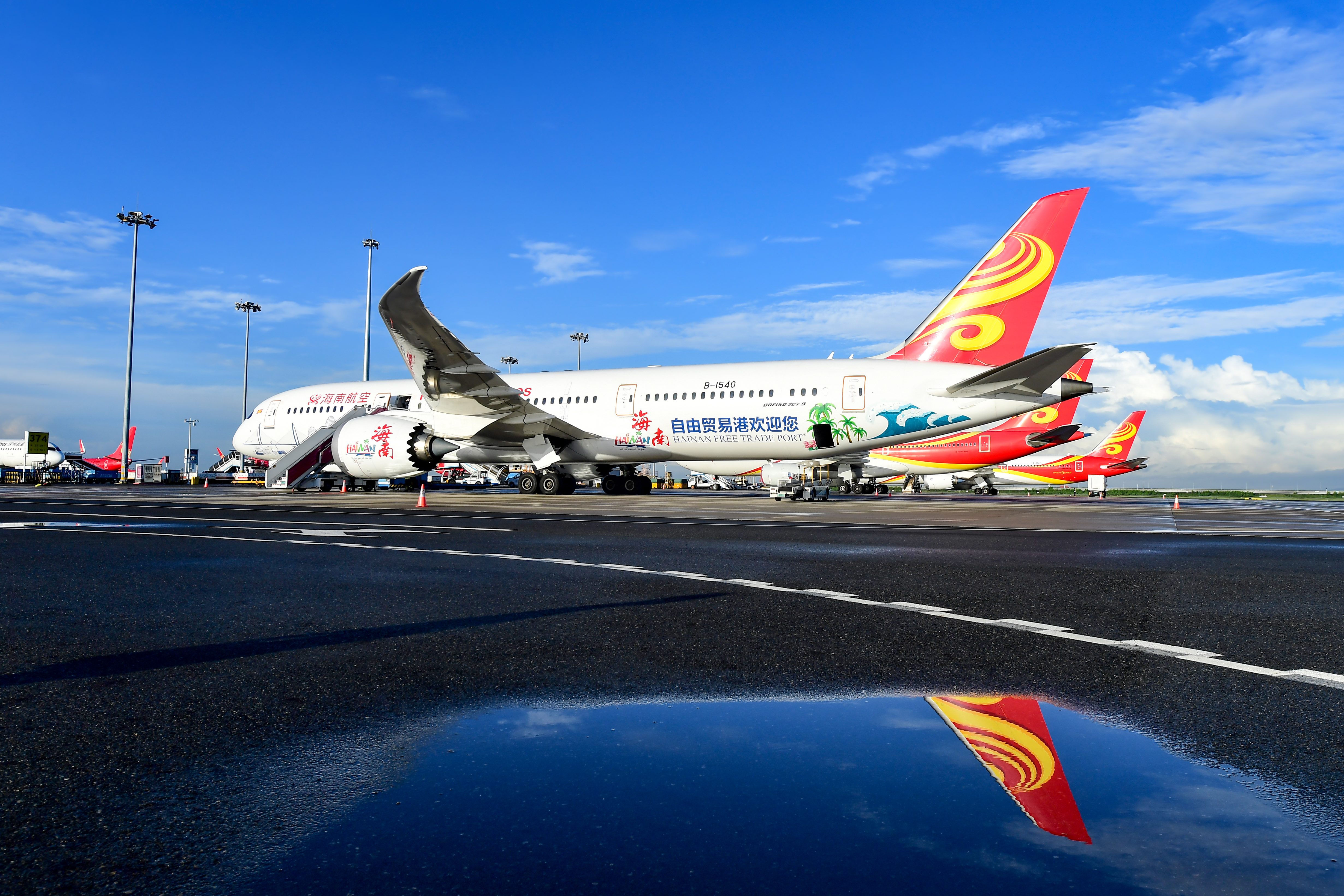 附图5:“海南自贸港号”主题涂装飞机.jpg