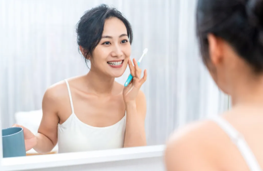 晚上等到睡觉前才刷牙，原来是错误的！